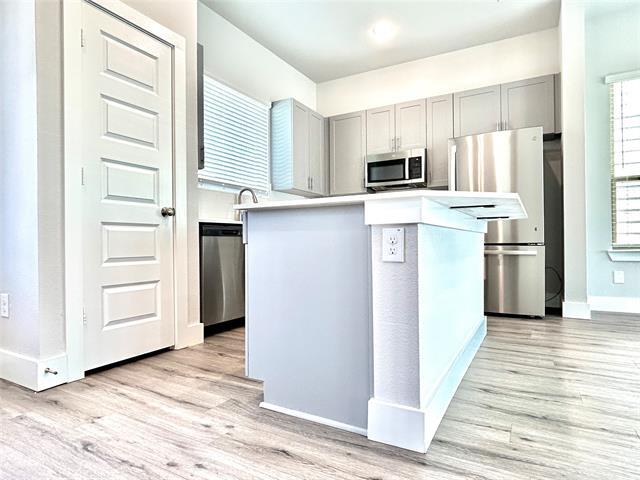 Building Photo - 1830 NE Green Oaks Blvd