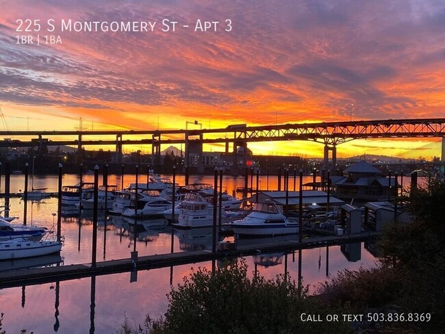 Building Photo - Riverfront Condo on the Promenade!