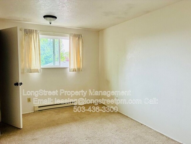 Building Photo - 933 NW Sequoia Ave