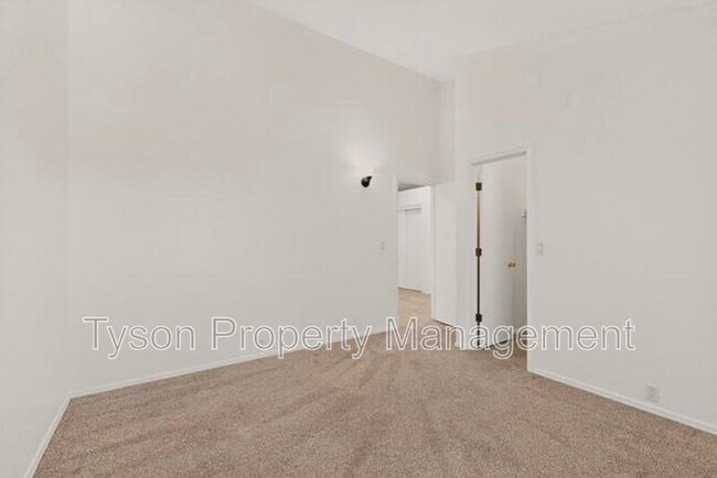 Building Photo - 10713 Towne Park Dr NE