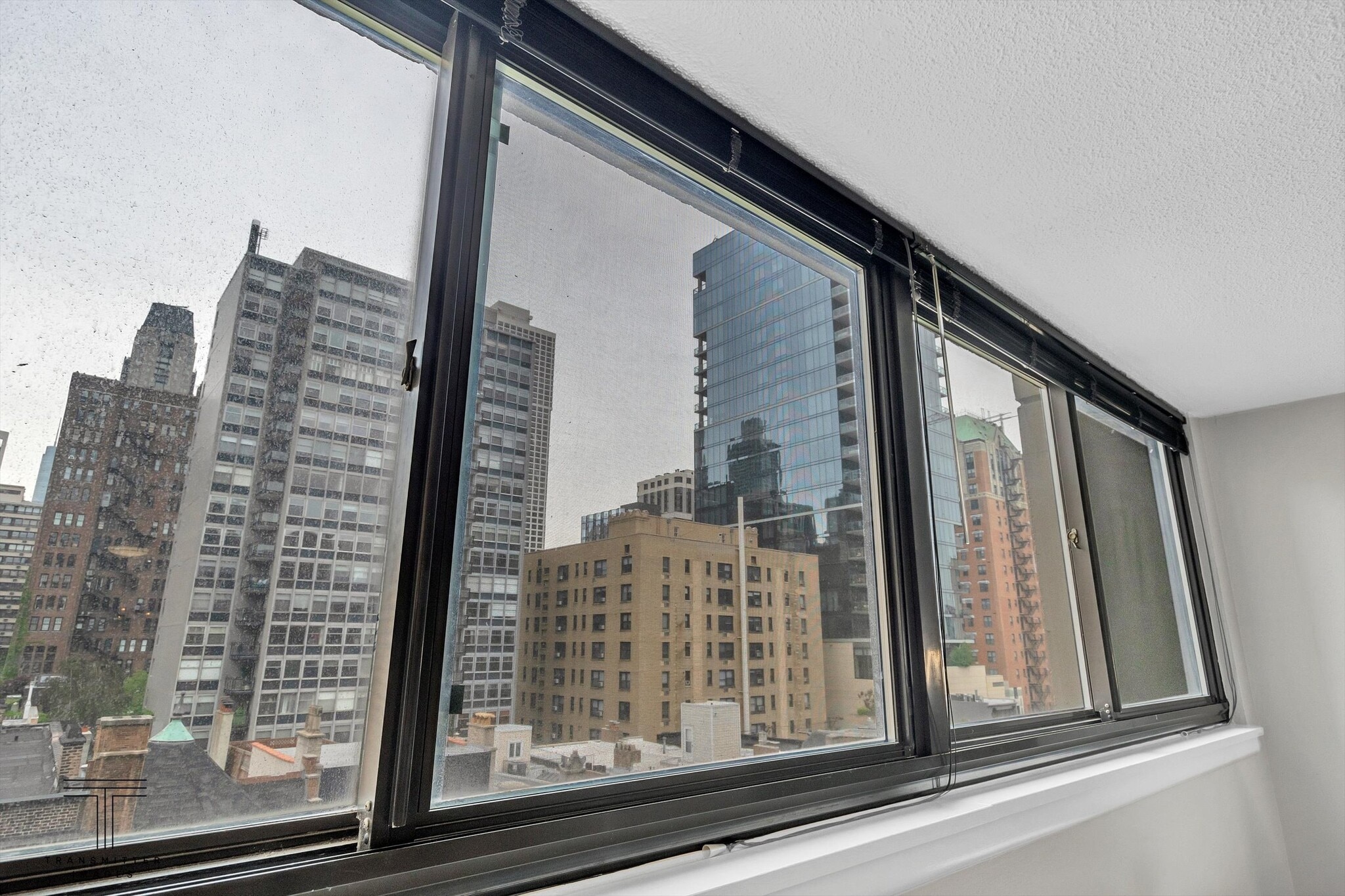 Building Photo - 30 E Division St