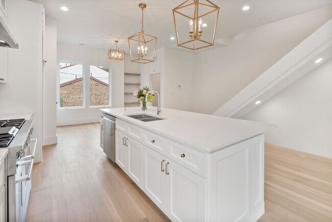 Building Photo - 129 French St