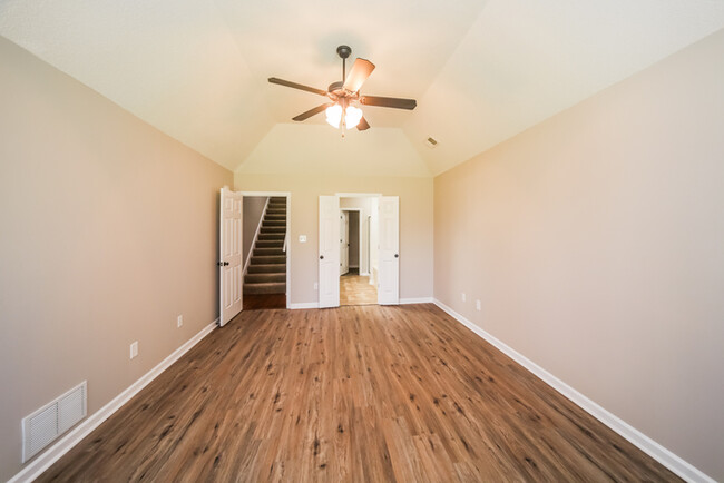 Building Photo - 5918 Keebler Dr W