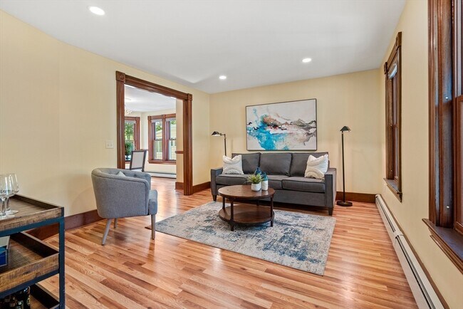 Building Photo - 16 Devens St