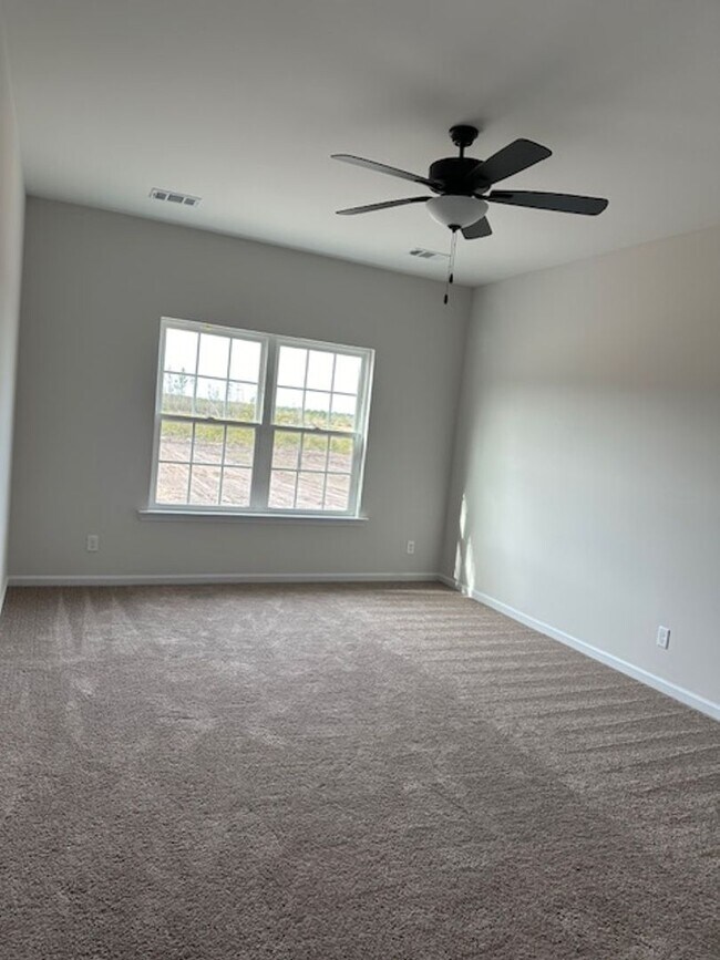 Building Photo - FOR RENT