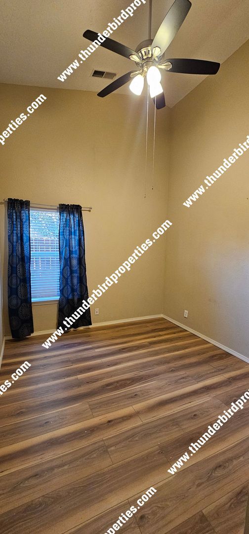 Building Photo - Charming NW 4 Bedroom Home - $500 off first month's rent