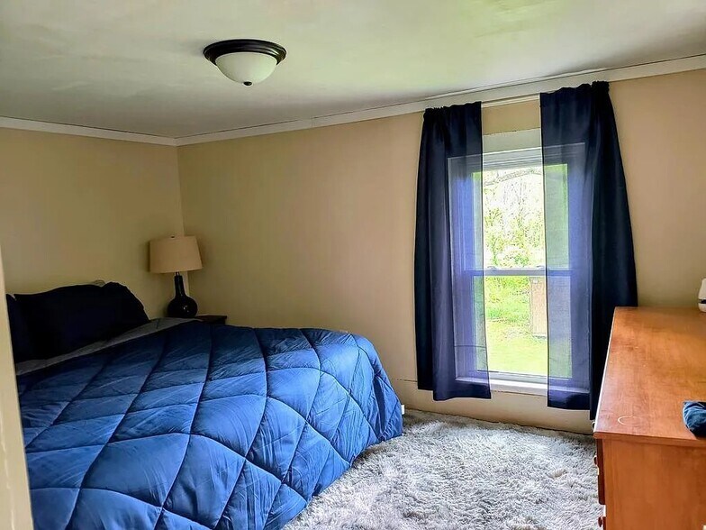 Building Photo - 2820 Austinville Rd