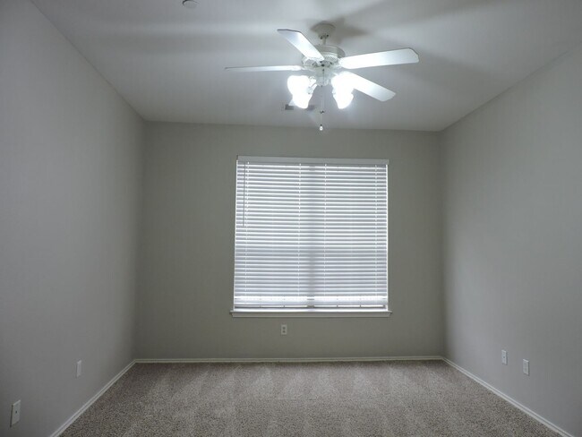 Building Photo - Gorgeous Three Bedroom Condo in South Austin