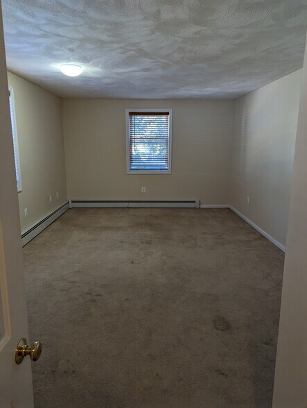 Building Photo - 21 Almont St