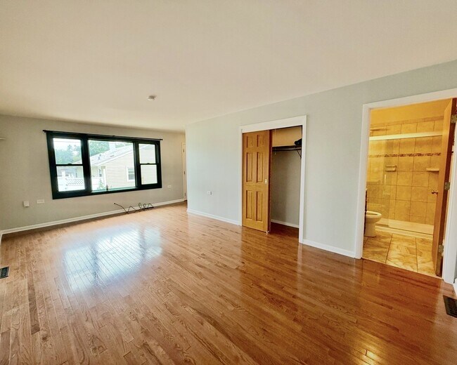 Building Photo - 307 S Pierce Ave