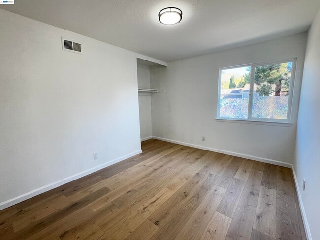 Building Photo - 157 El Dorado Common