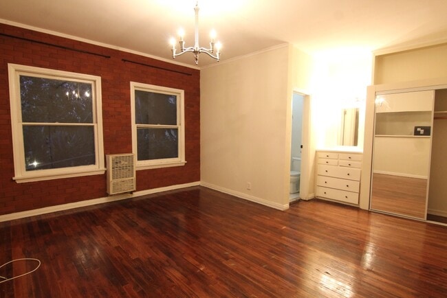 Building Photo - 836 Sanborn Ave