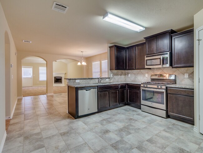 Building Photo - 4 Bedrooms/2 Baths in Falling Springs Addition - Deer Creek Schools - Community Pool