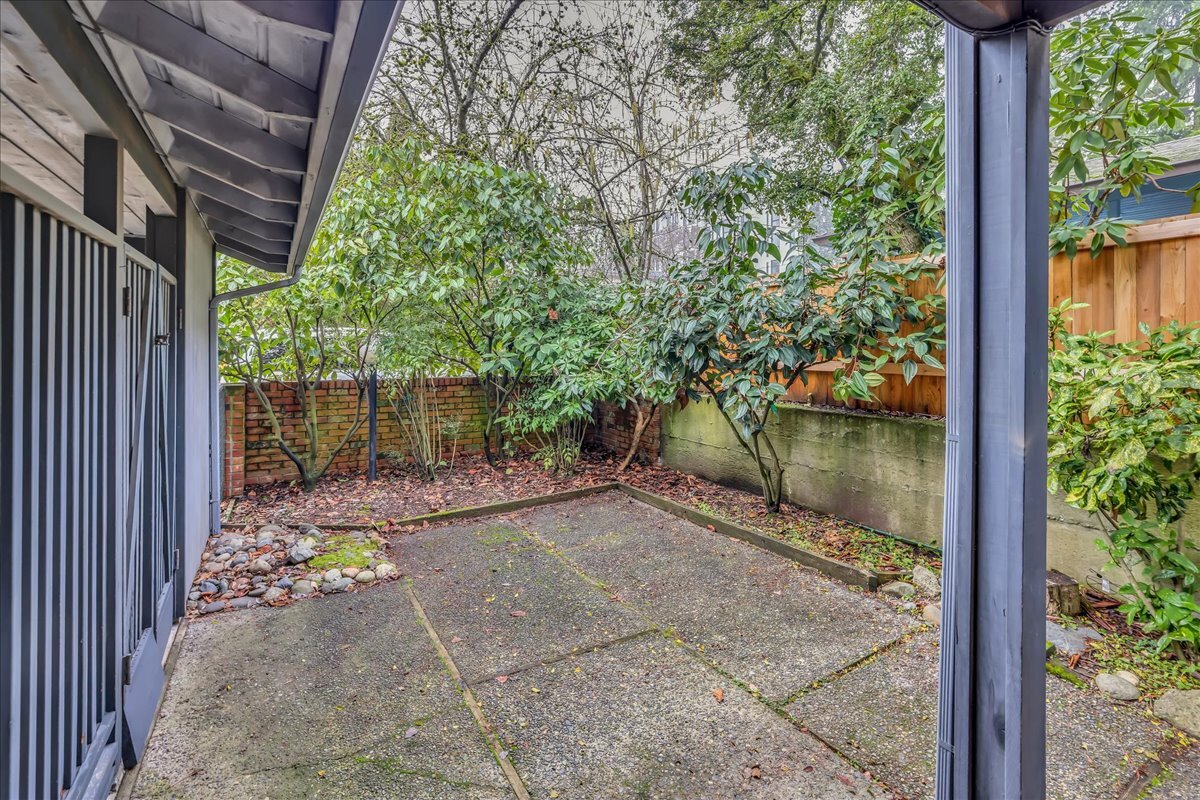 Building Photo - 108 108th Ave SE