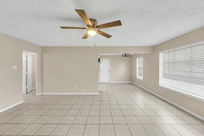Building Photo - 3024 Tudor Ln