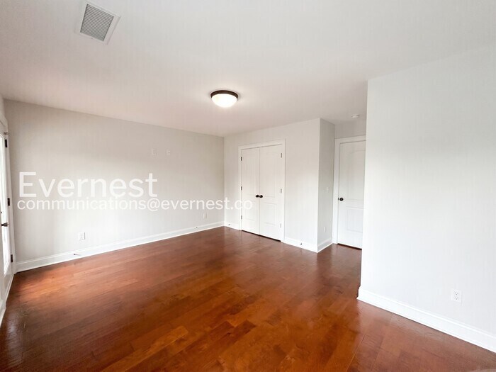 Building Photo - 4409B Providence Heights