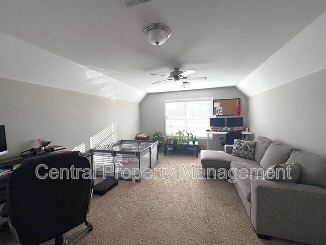 Building Photo - 316 Meadowpark Ln