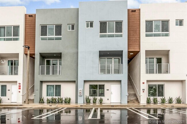 Building Photo - 2561 NE 193rd St