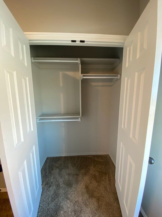 Building Photo - 3 bedroom and 2 bathroom duplex in El Reno!