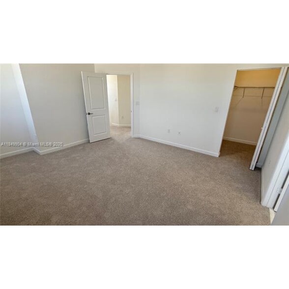 Building Photo - 2539 SE 26th Rd