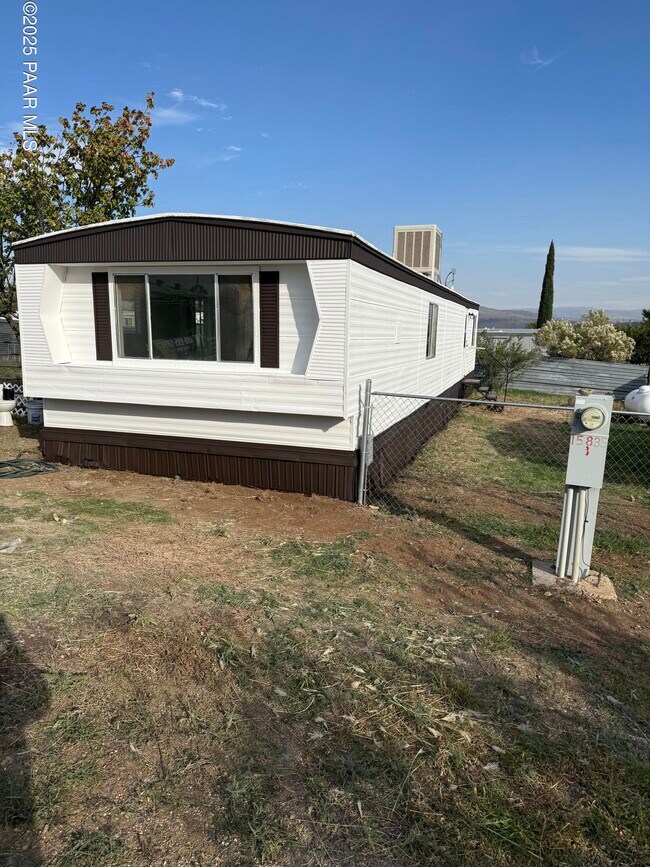 Primary Photo - 15835 S Cordes Lakes Dr