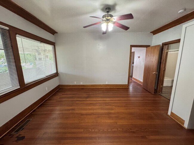 Building Photo - 2 bedrooms with sunroom, 1 bath , spacious kitchen, tons of historic features!  New kitchen and b...