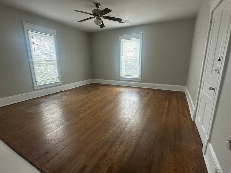 Living Rm, Hardwood Floor - 306 N Main St