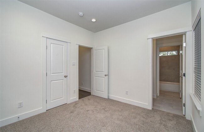 Building Photo - 556 Janisch Rd