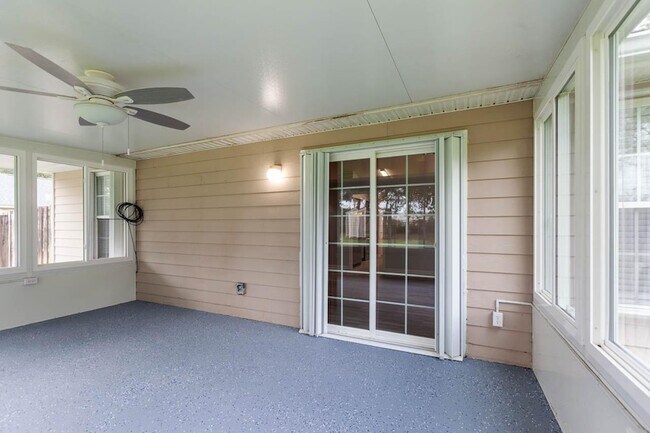 Building Photo - 121 Duncan Dr