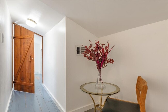 Building Photo - 705 Buttonwood St