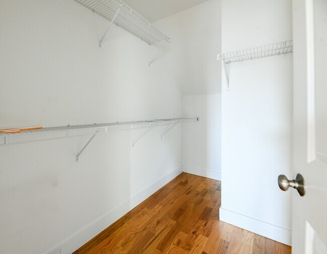 Building Photo - 448 New Haven Ave