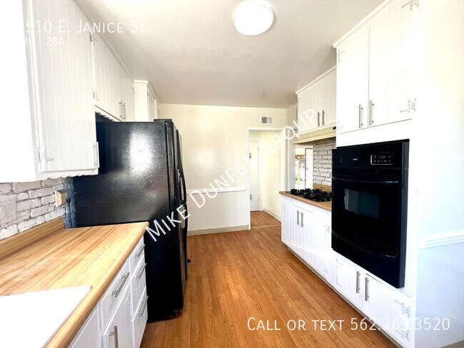 Building Photo - 3510 E Janice St