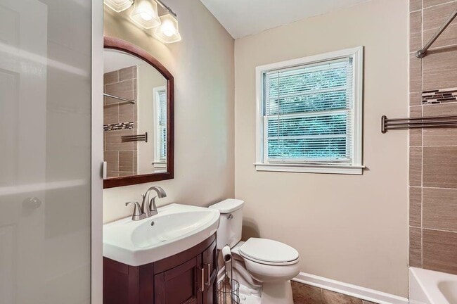Building Photo - 3128 Beech Dr