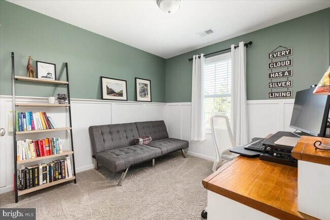 Building Photo - 321 Whispering Echos Dr