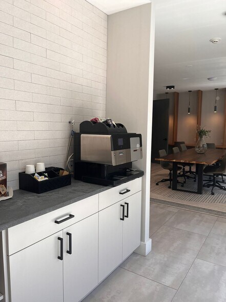 Building Photo - 324 Arlington Ave