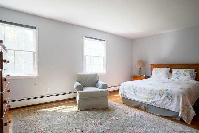 Building Photo - 11 Beechwood Ln