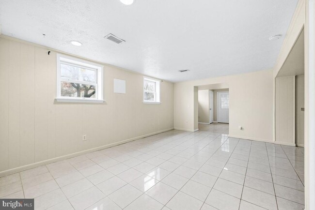 Building Photo - 8519 Locust Grove Dr