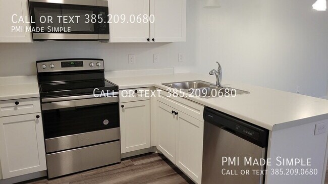 Building Photo - Gorgeous Top Floor Condo! Great Views!