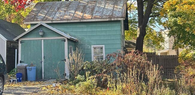 Building Photo - 967 Columbia St