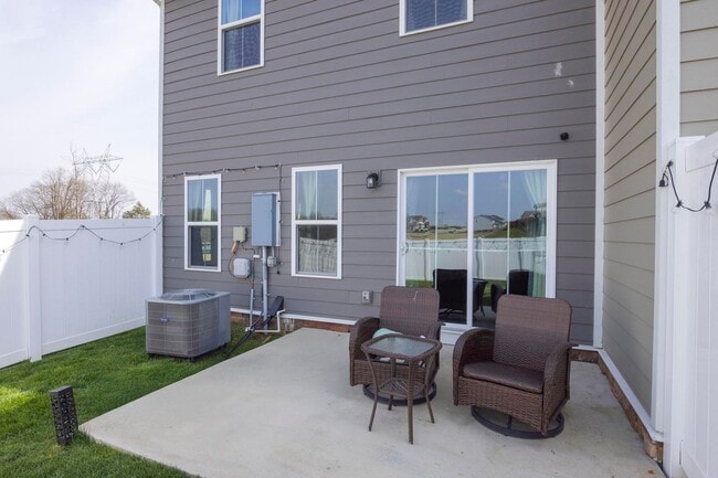 Building Photo - 247 Pryor Dr