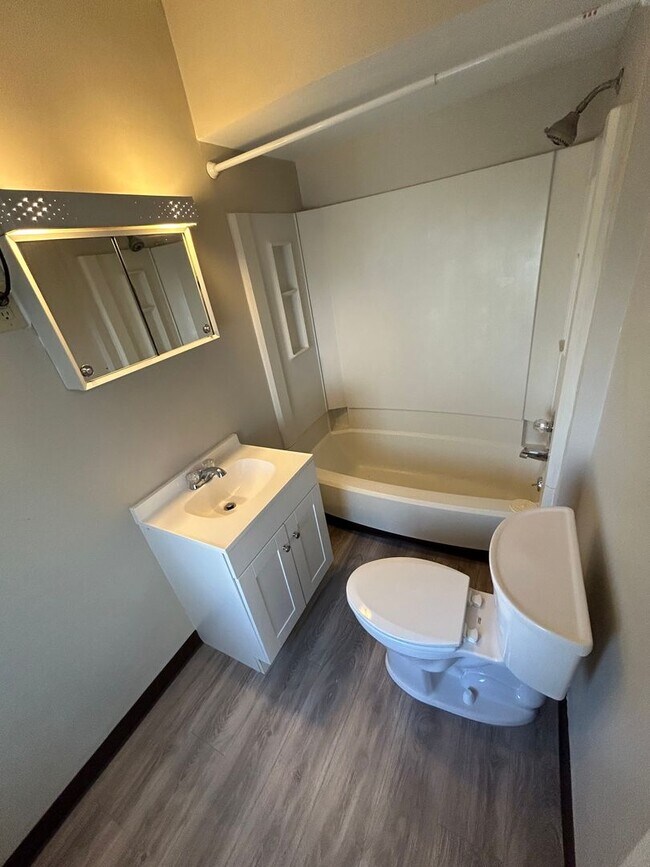 Building Photo - 636 Forest Rose Ave.