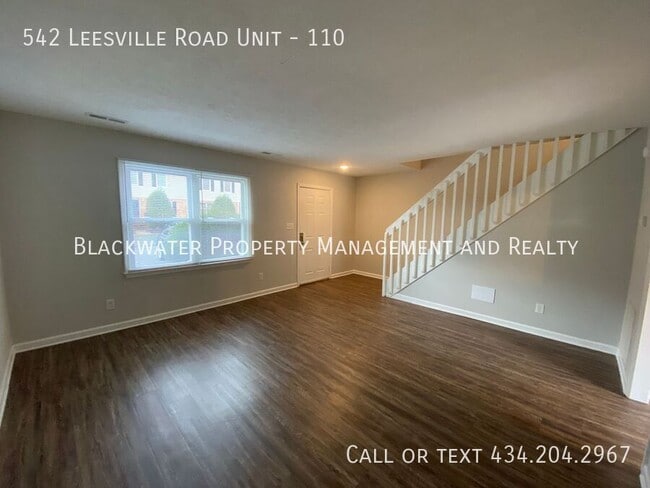 Building Photo - 2 Bedroom Townhome in Heritage Court!
