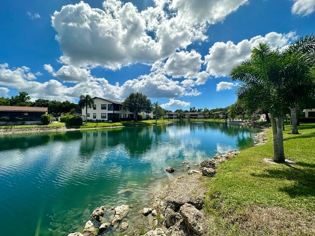 Building Photo - ** TREETOPS OF NAPLES ** 1 BED / 1 BATH **...