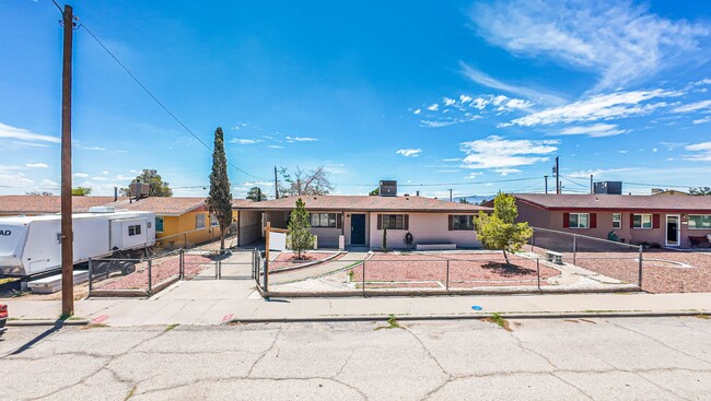 Building Photo - Beautiful 3 bed-1 bath house