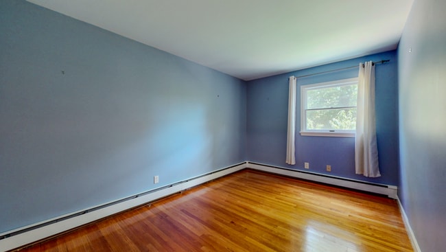 Building Photo - Spacious 3-Bedroom Split-Level with Firepl...