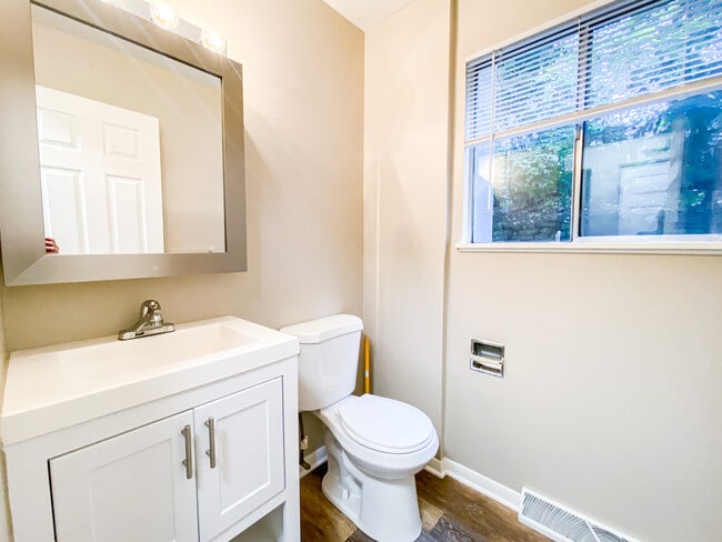 Building Photo - 1107 Catalpa Cir