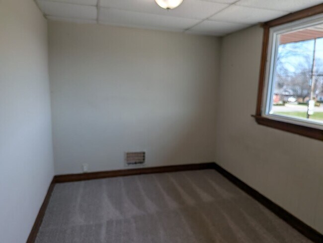 Building Photo - 158 E Maumee Ave