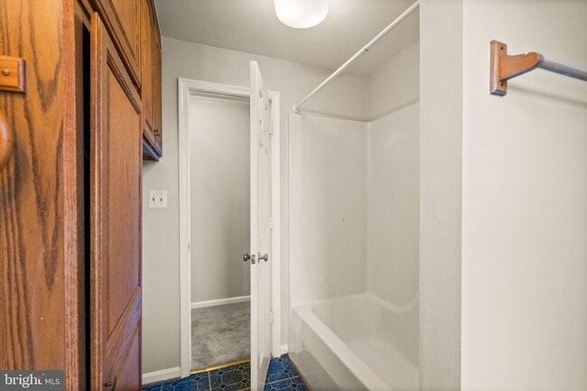 Building Photo - 318 Evergreen Mills Rd