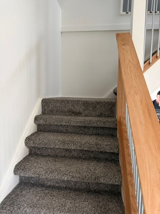 Building Photo - Updated 2-bedroom, 2-story home in the heart of Kansas City!