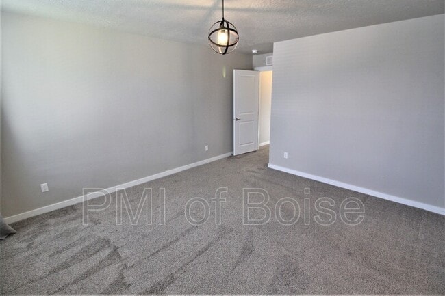 Building Photo - 2080 S Hills Ave.